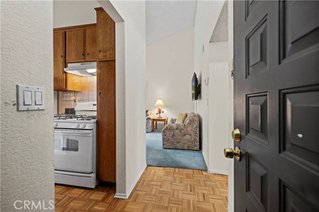 Van Nuys, CA 91405,7439 Woodman Ave. #35