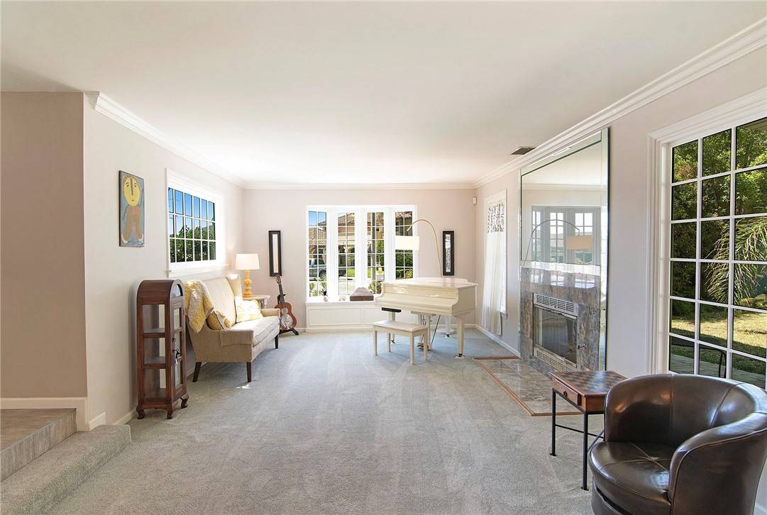 Burbank, CA 91504,2934 Remy
