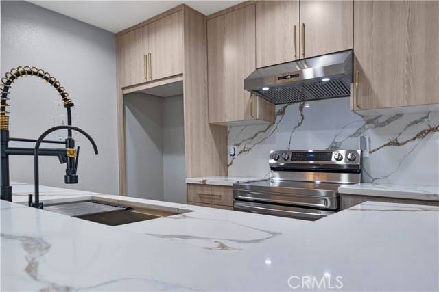 Encino, CA 91316,5460 White Oak Avenue #H106