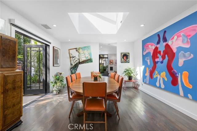 Los Angeles, CA 90038,737 N Orange Drive