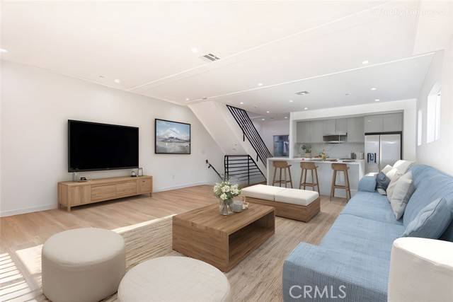 Valley Village, CA 91607,5253 Agnes Avenue #2