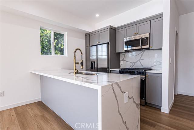 Valley Village, CA 91607,5251 Agnes Avenue #2