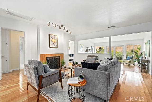 Burbank, CA 91504,1024 Hamline Place
