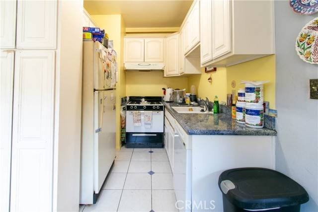 Sherman Oaks, CA 91411,14560 Clark Street #215
