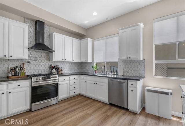 Sherman Oaks, CA 91411,14535 Margate Street #13
