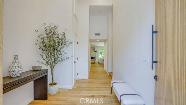Woodland Hills, CA 91369,22914 Gershwin Drive