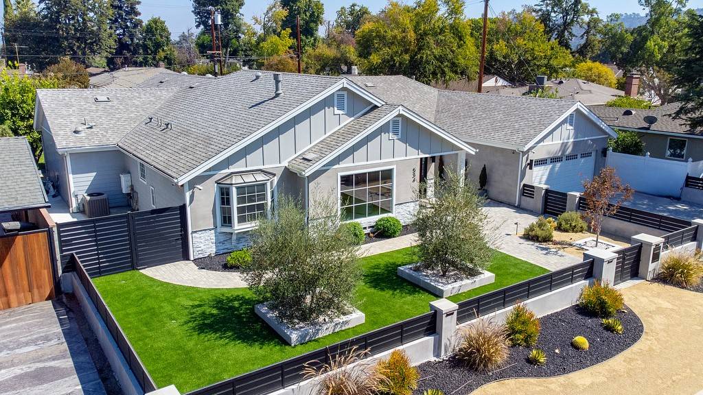 Burbank, CA 91506,534 S Parish Place