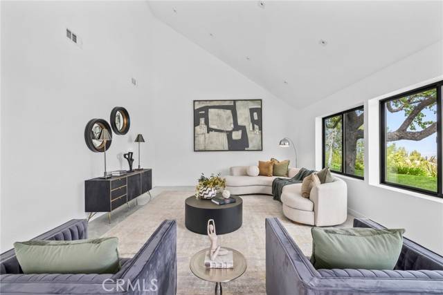 Tarzana, CA 91356,20101 Greenbriar Drive