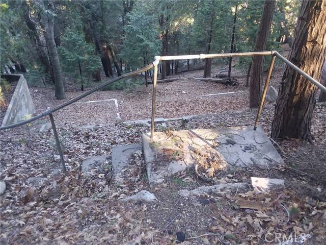 Crestline, CA 92325,23977 Skyland