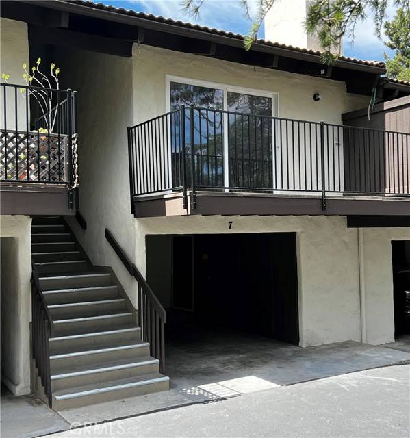 Santa Barbara, CA 93109,864 Highland Drive #7