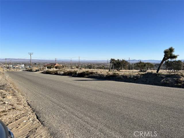 Pinon Hills, CA 92372,8757 Beekley