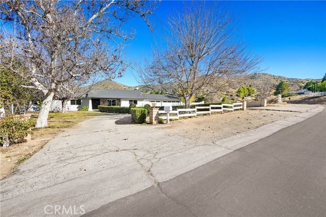 Acton, CA 93510,2997 Country Way