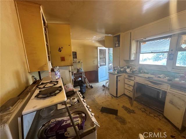 Fontana, CA 92335,16417 Ivy Avenue