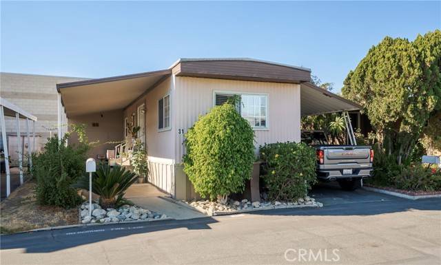 Azusa, CA 91702,600 W Gladstone #31