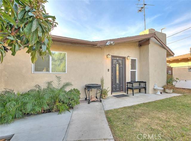 Fontana, CA 92335,9230 LIVE OAK