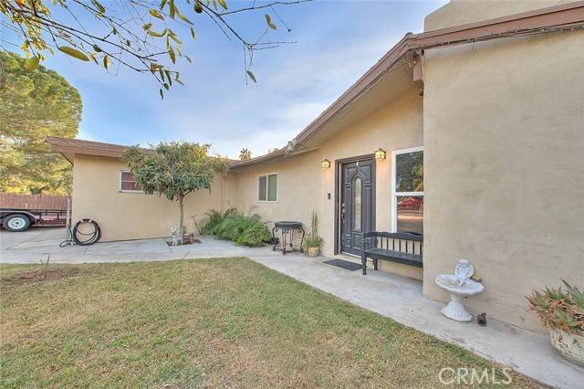 Fontana, CA 92335,9230 LIVE OAK