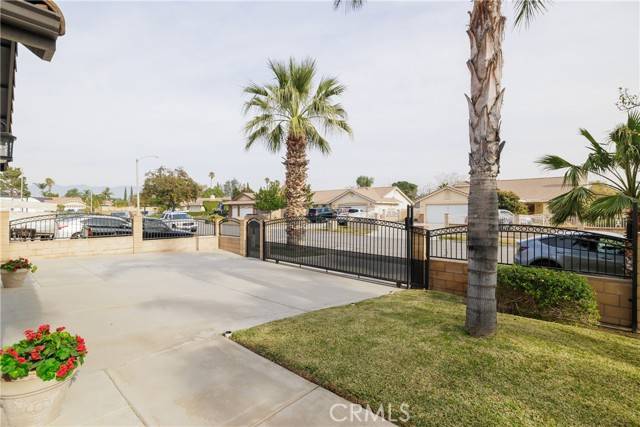 Fontana, CA 92335,9170 Boxwood Avenue