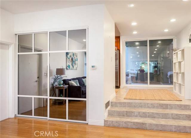 Los Angeles, CA 90068,3625 Fredonia Drive #4