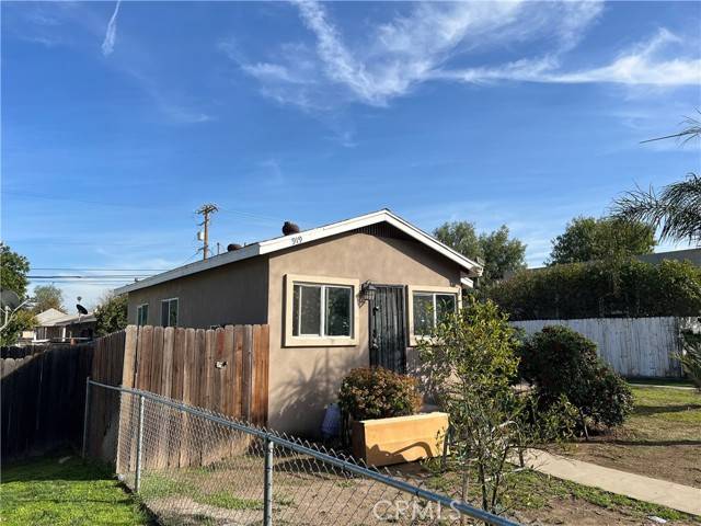 Corona, CA 92882,919 S Merrill Street