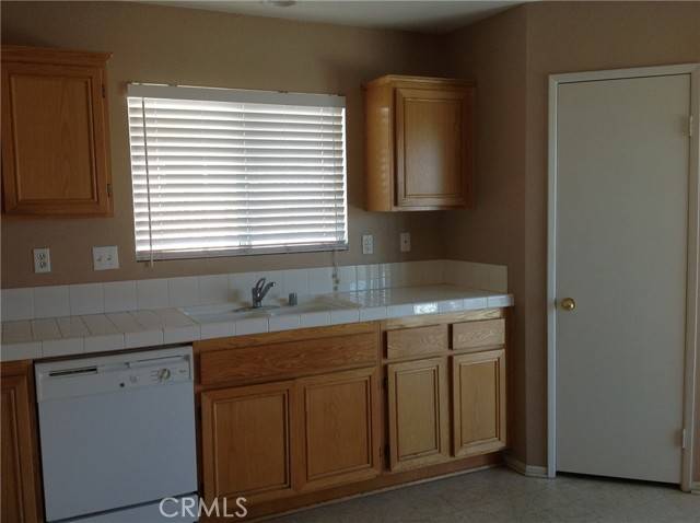Victorville, CA 92392,12084 White Oak Court