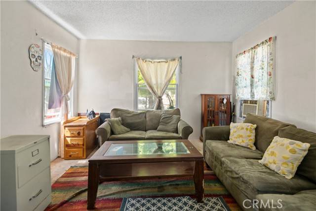South Gate, CA 90280,10606 pescadero ave
