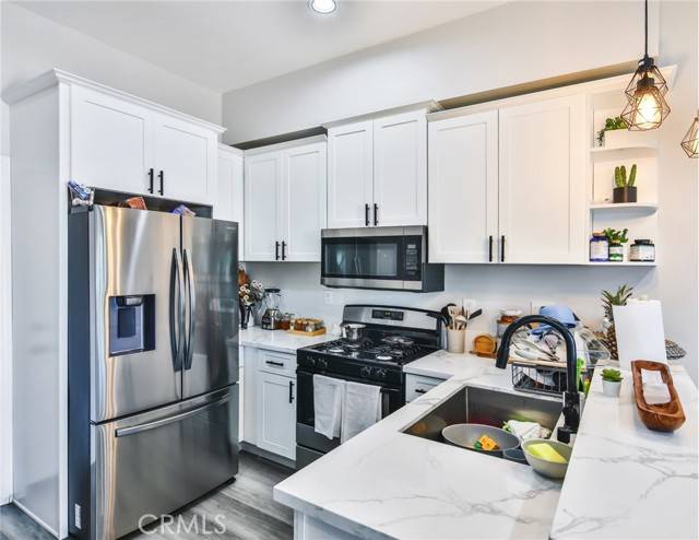 Fontana, CA 92335,9223 Cypress Avenue