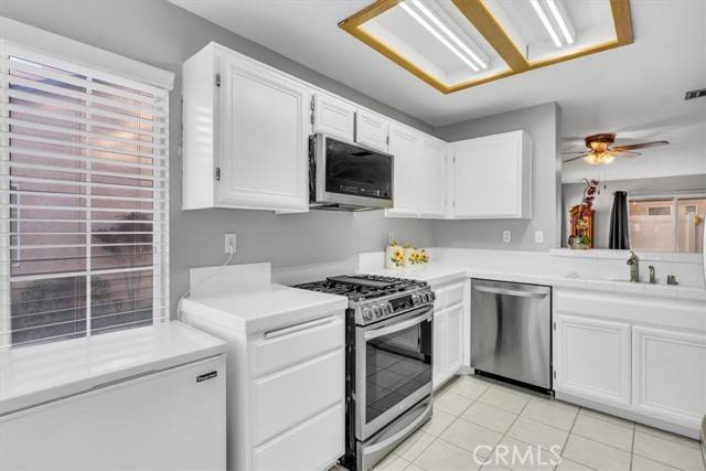 Apple Valley, CA 92308,11565 Oak Street