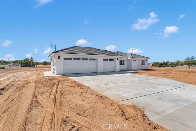 Hesperia, CA 92345,8698 Oakwood Avenue