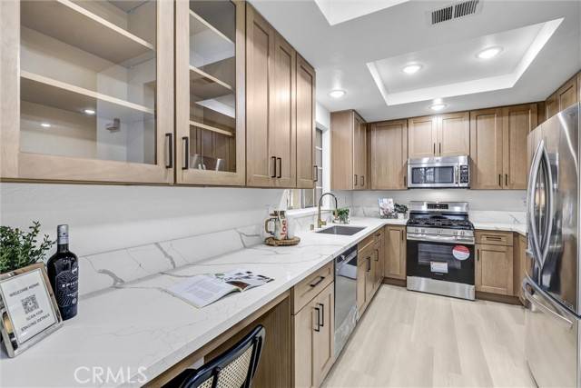 Irvine, CA 92614,33 Giovanni Aisle #360