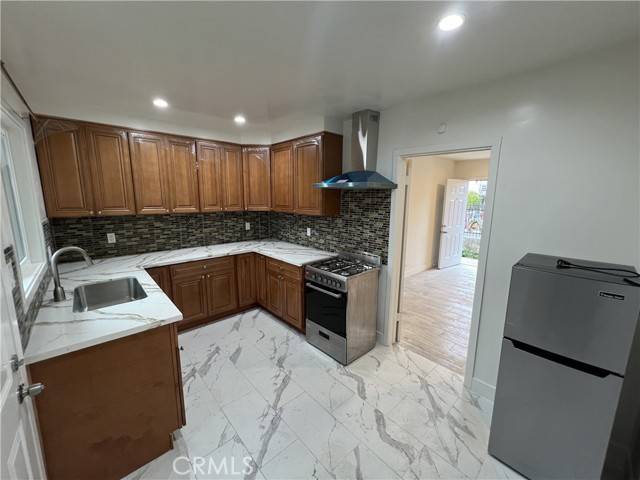 Los Angeles, CA 90028,1415 N Cherokee Avenue #5