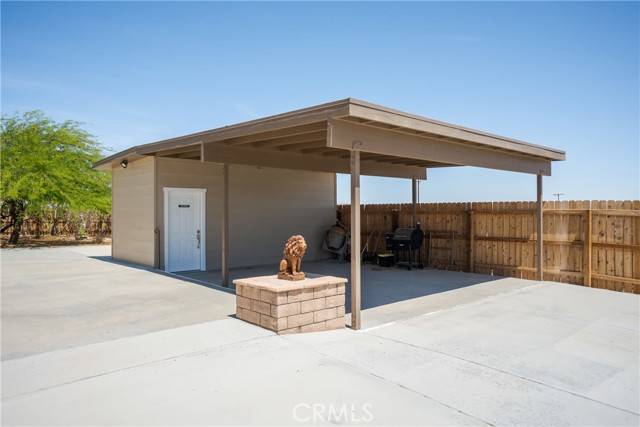 Joshua Tree, CA 92252,66125 Brant Cross