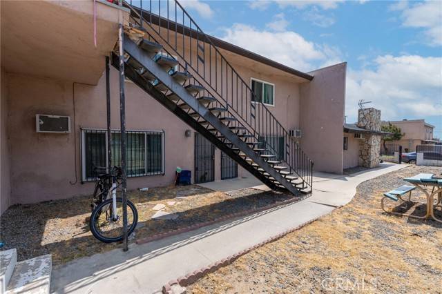 Rialto, CA 92376,264 W Jackson Street