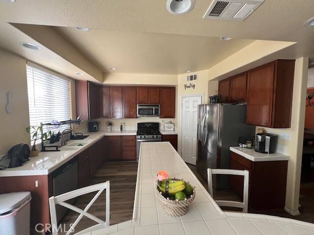 Yucaipa, CA 92399,34617 Creekwood Court