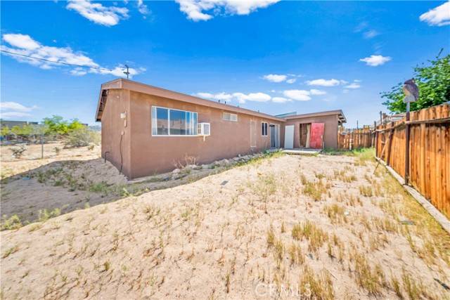 Joshua Tree, CA 92252,6427 Mountain View Street