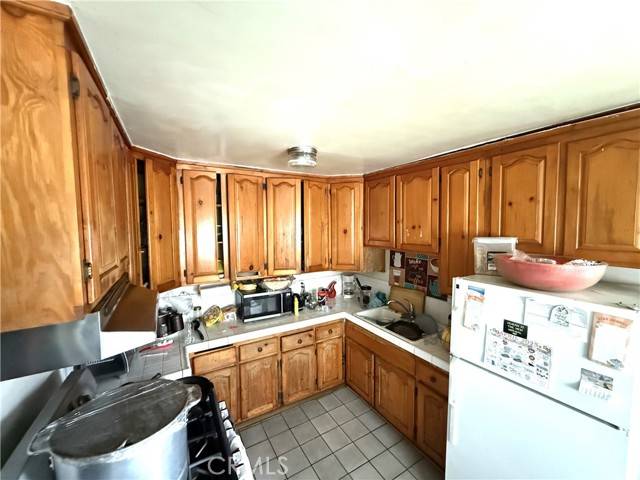Rialto, CA 92376,106 N Encina Avenue