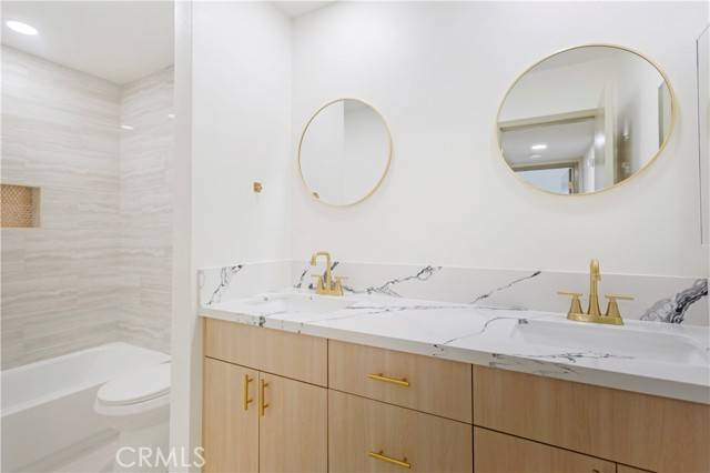 Los Angeles, CA 90046,1745 Camino Palmero Street #107