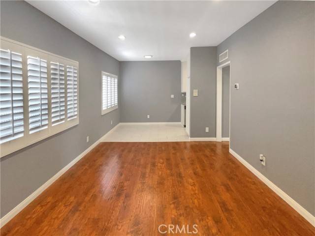 Sherman Oaks, CA 91411,14560 Clark Street #202
