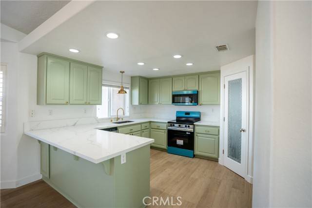 Oak Hills, CA 92344,7122 Aster Road