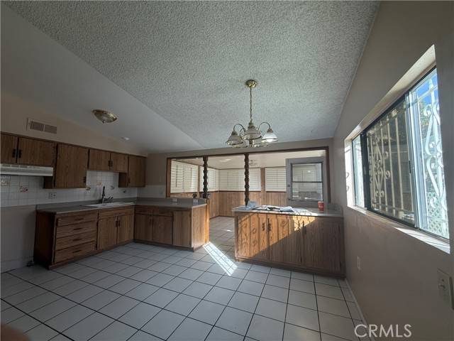 Rialto, CA 92376,941 S Sycamore Avenue