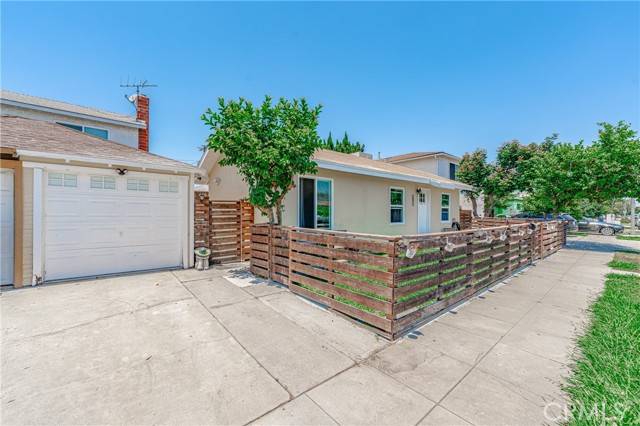 Long Beach, CA 90805,5933 John Avenue