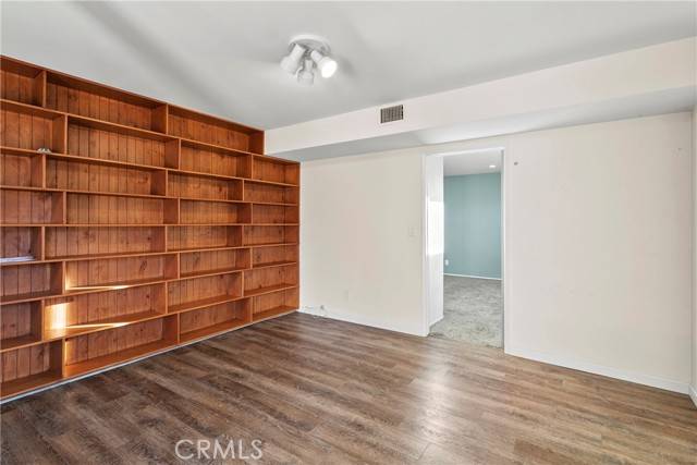 Los Angeles, CA 90068,5545 Tuxedo