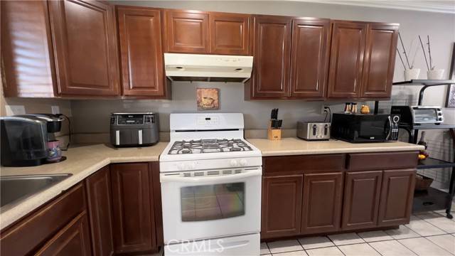 Azusa, CA 91702,691 E Lee Place