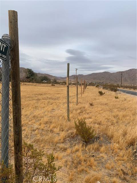 Apple Valley, CA 92308,25520 Bellflower