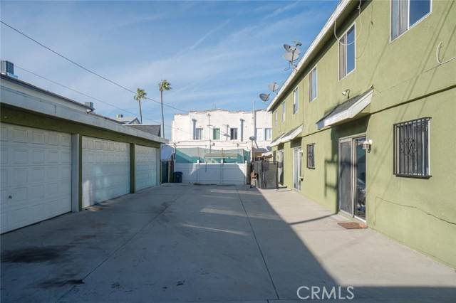Los Angeles, CA 90061,300 W 121st Street