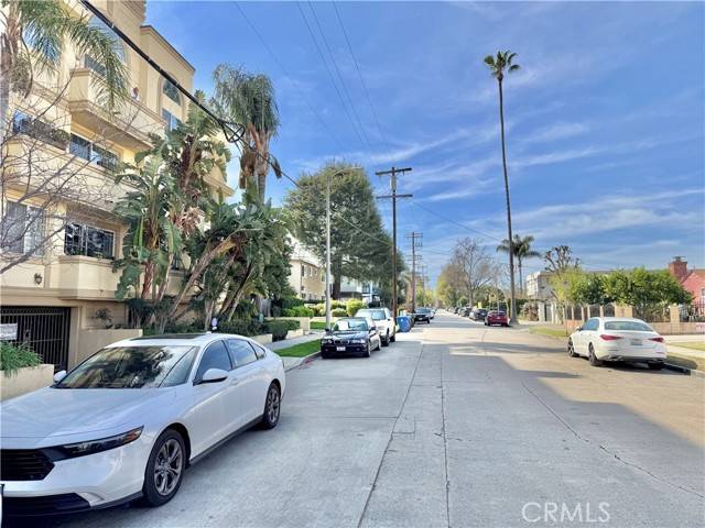 North Hollywood, CA 91602,10824 Bloomfield Street #204