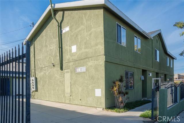 Los Angeles, CA 90061,300 W 121st Street