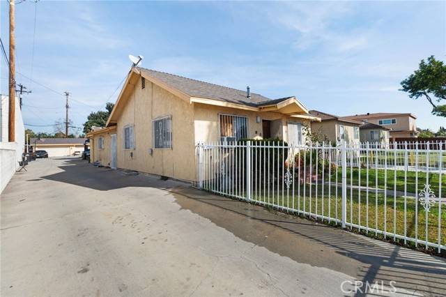 South Gate, CA 90280,2717 Independence Avenue