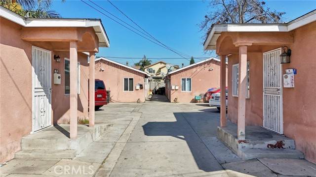 Los Angeles, CA 90001,1349 E 59th Place