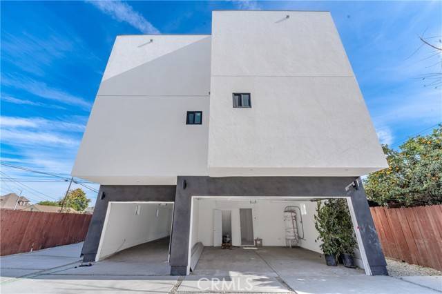Los Angeles, CA 90003,5889 Brentwood Street
