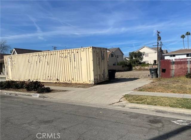 Bellflower, CA 90706,9335 Nichols